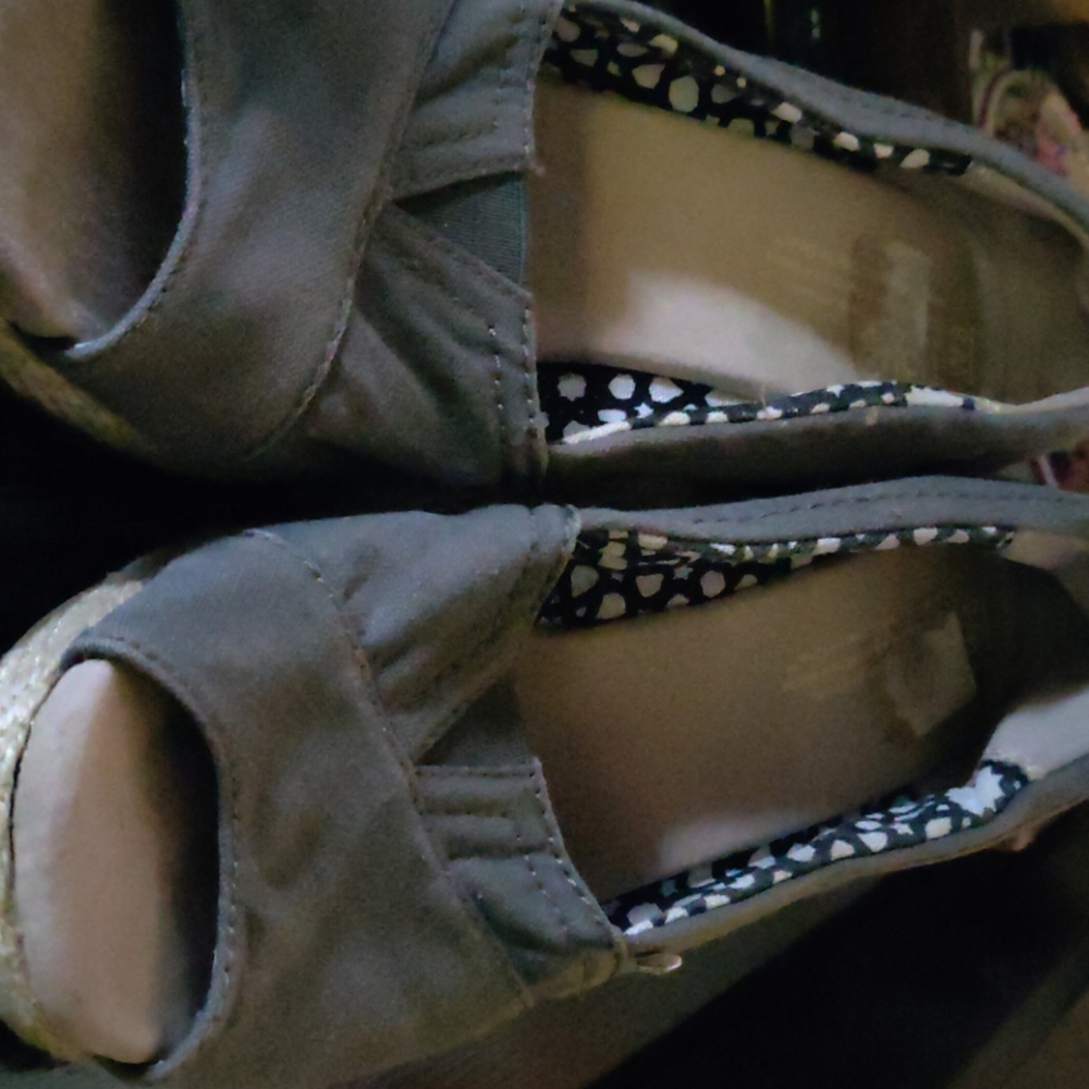 Toms - Picture 4 of 5